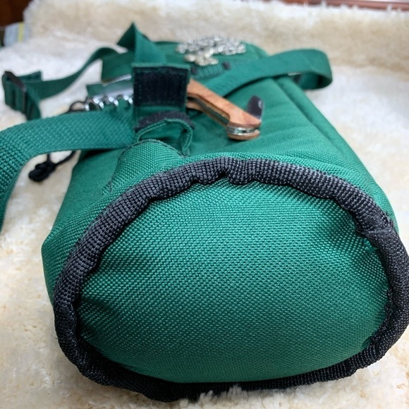 Picnic Time Green Insulated Wine Tote with Multi Functional Tool Cork Screw - Picture 2 of 6